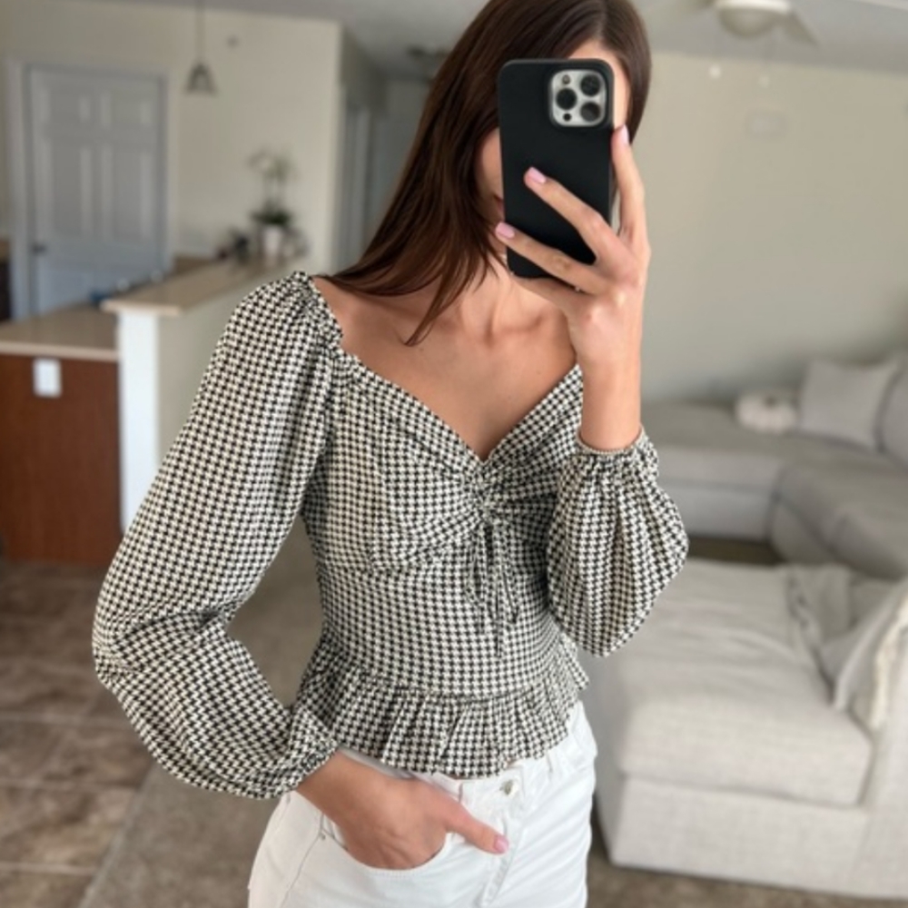 Jessica Simpson black and white patterned crop top with long sleeves and tie at